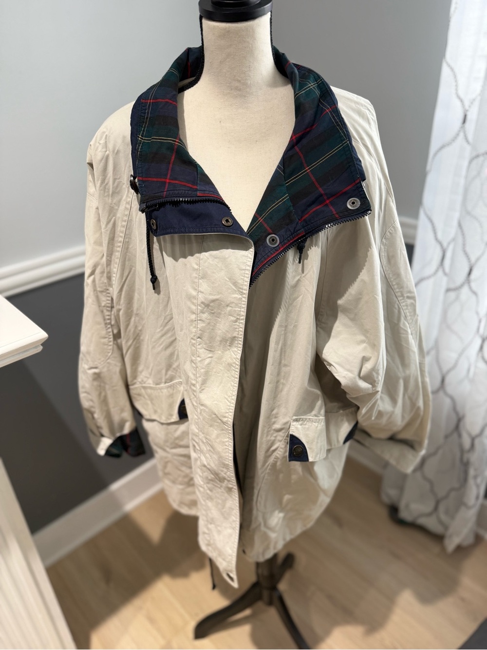 Vintage Mulberry Street Colorblock Hooded Jacket Windbreaker Size XL
Off White
